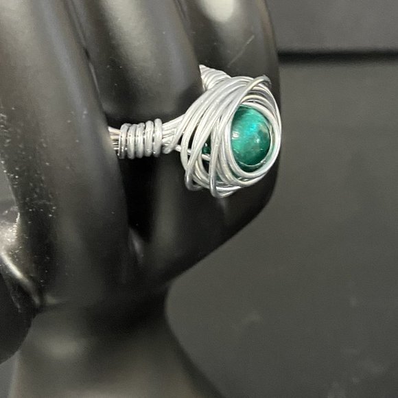 Stainless Steel Wire Wrapped Ring with Green Glass Bead in Size 6. Artisan made - Picture 3 of 7